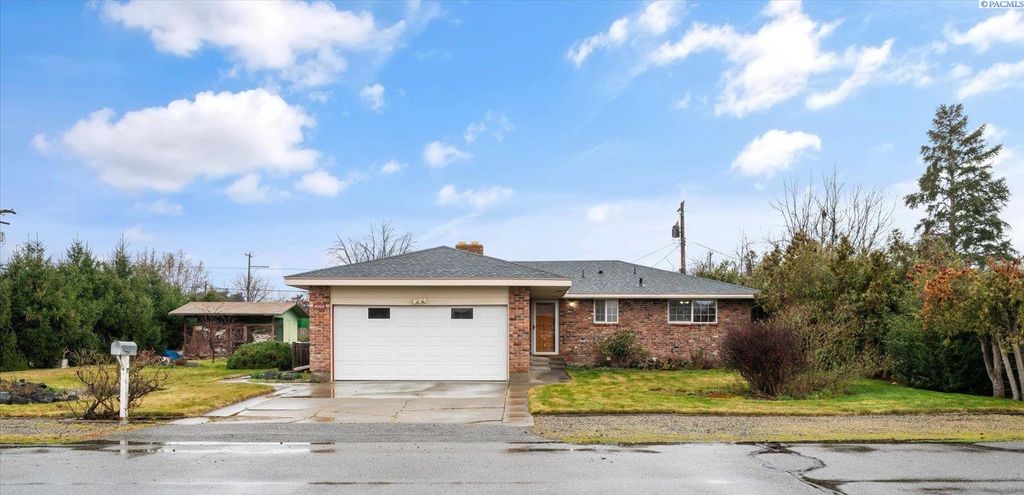 Photo of 4004 W Nixon Street, Pasco, WA 99301 (MLS # 290997)