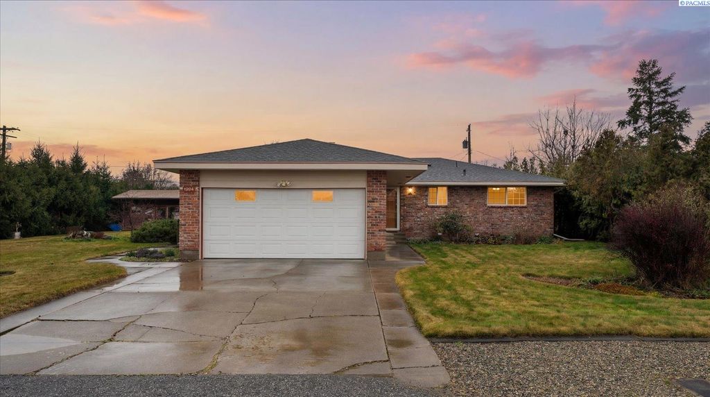 Photo of 4004 W Nixon Street, Pasco, WA 99301 (MLS # 290997)