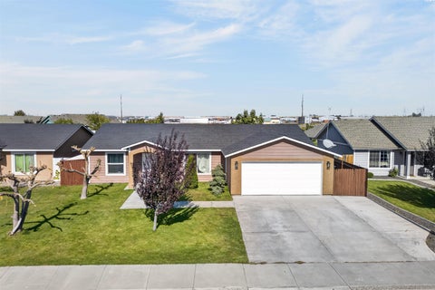 Photo of 3805 Estrella Dr, Pasco, WA 99301 (MLS # 296909)