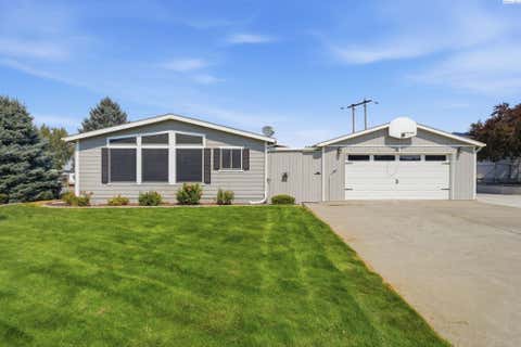 Photo of 2213 S Dennis St, Kennewick, WA 99337 (MLS # 295543)