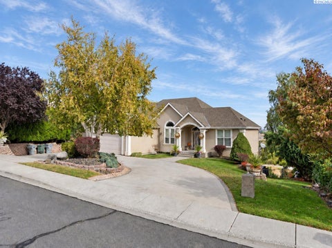 Photo of 350 Riverwood St, Richland, WA 99352 (MLS # 296800)