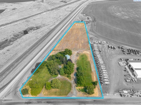 Photo of 51 Crestloch Road, Pasco, WA 99301 (MLS # 295658)