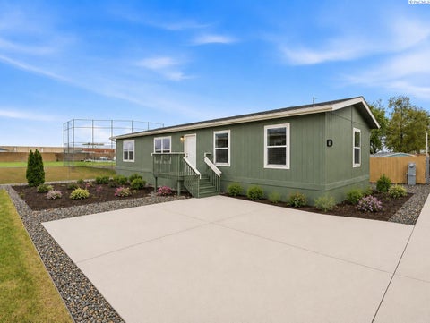 Photo of 3517 Road 84 Unit 110c, Pasco, WA 99301 (MLS # 292280)