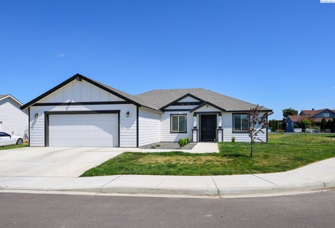 Photo of 1609 Diamond Avenue, Grandview, WA 98930 (MLS # 295584)
