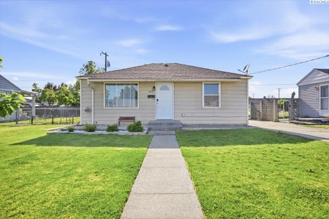 Photo of 1818 N 11th Ave, Pasco, WA 93301 (MLS # 293181)