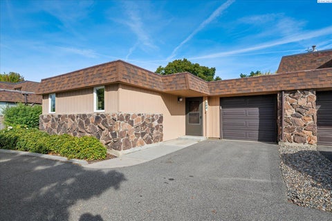 Photo of 2912 W Hood Ave #B104, Kennewick, WA 99336 (MLS # 296786)