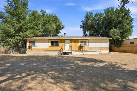 Photo of 1606 N Harrington Rd, West Richland, WA 99353 (MLS # 295993)