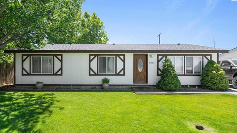 Photo of 8331 W Yellowstone Ave, Kennewick, WA 99336 (MLS # 293796)