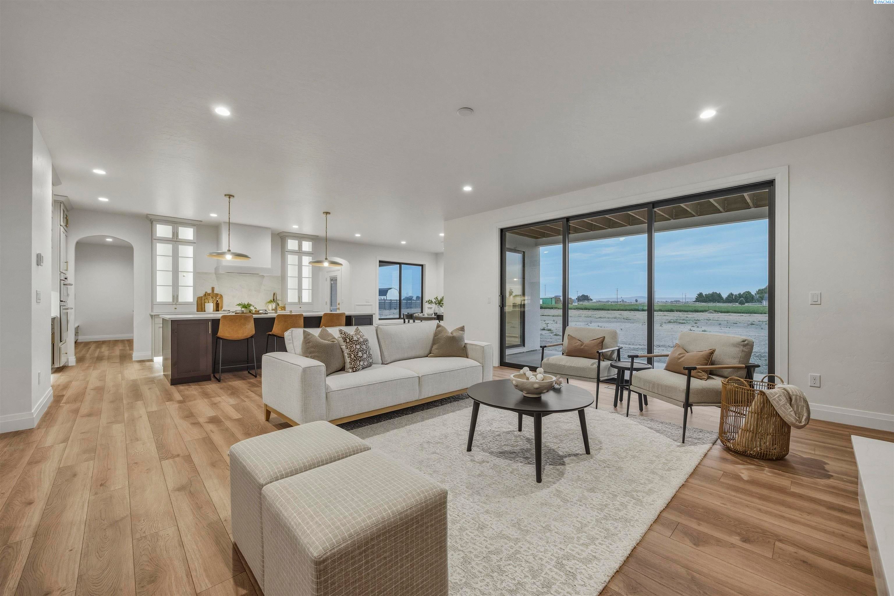 IDX 4 1 Lily Lane