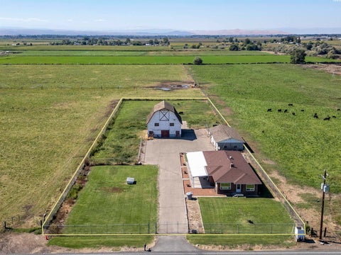 Photo of 3050 Midvale Road, Mabton, WA 98935 (MLS # 296302)