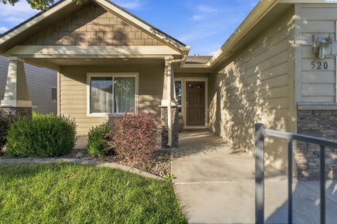 Photo of 520 Lakerose Loop, Richland, WA 99352 (MLS # 297200)