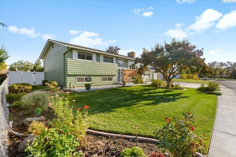 Photo of 1441 Arbor Street, Richland, WA 99352 (MLS # 296422)