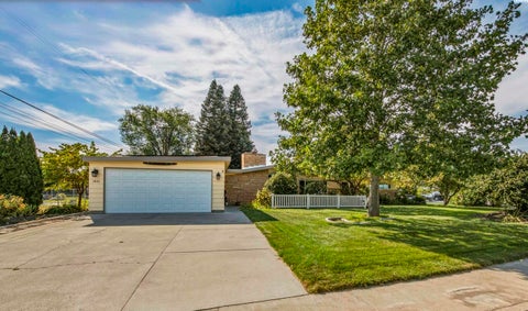 Photo of 1821 Thayer Drive, Richland, WA 99354 (MLS # 295992)