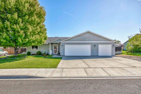Photo of 590 Tanglewood Drive, Richland, WA 99352 (MLS # 296423)