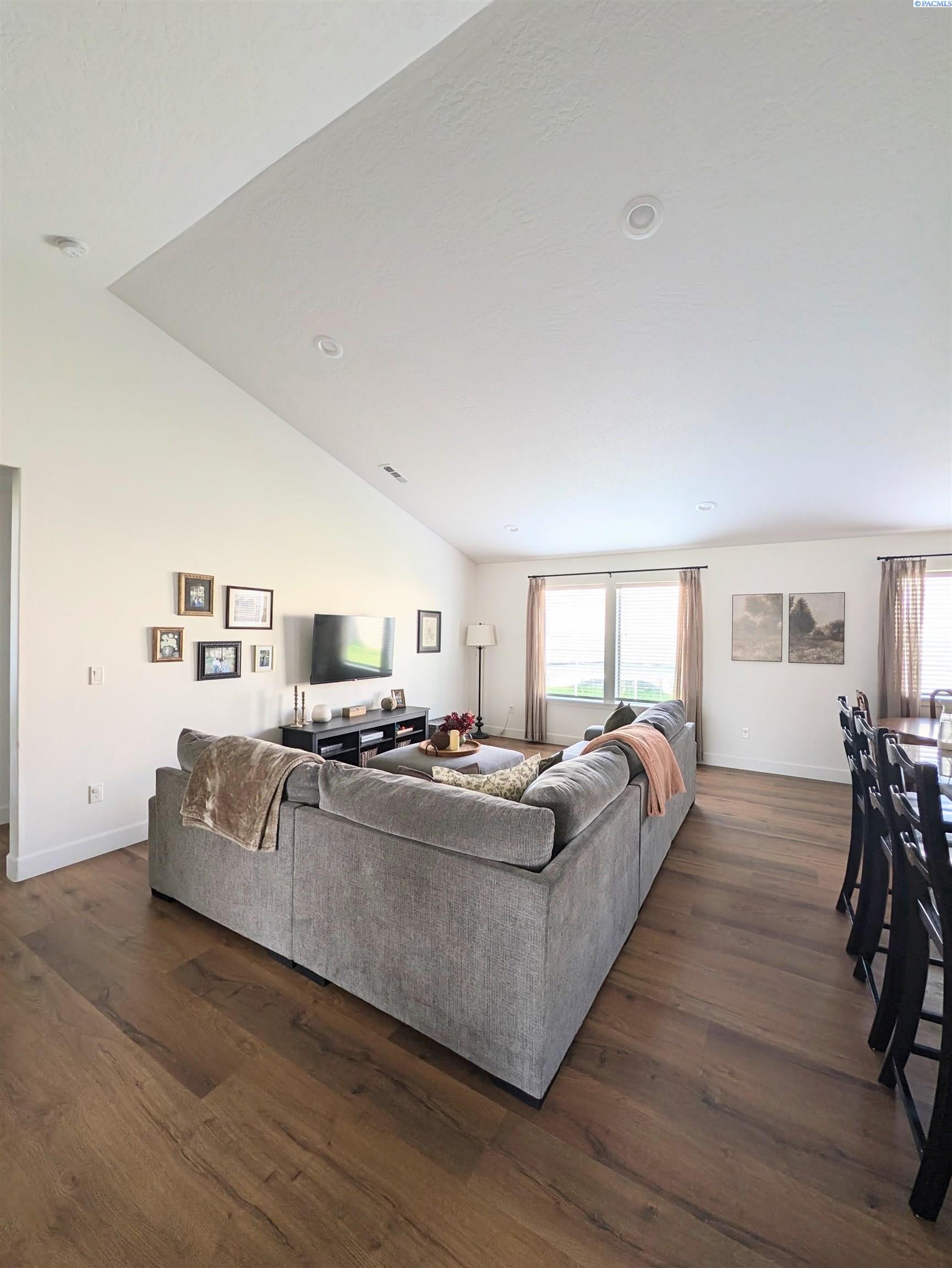 IDX 3 7905 Cariboo Drive