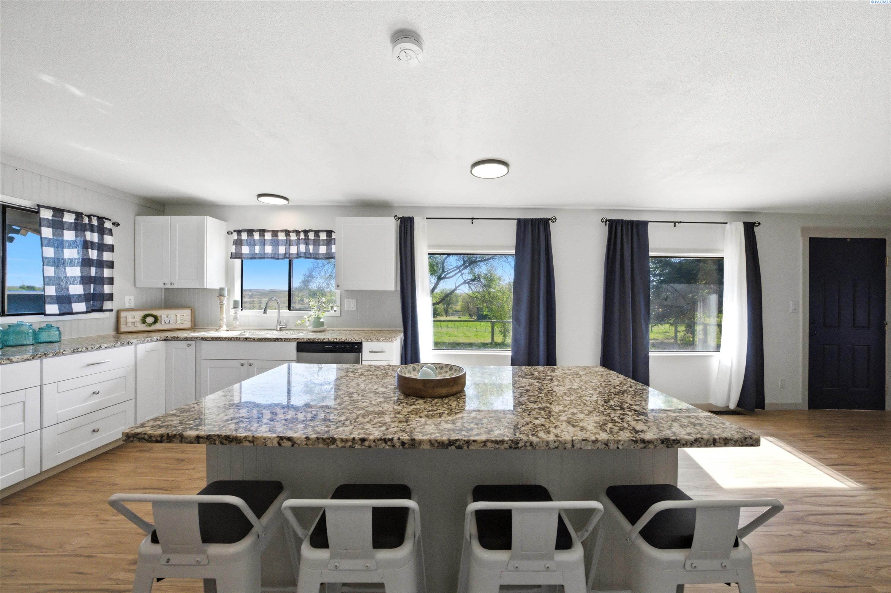 351 W Eltopia West