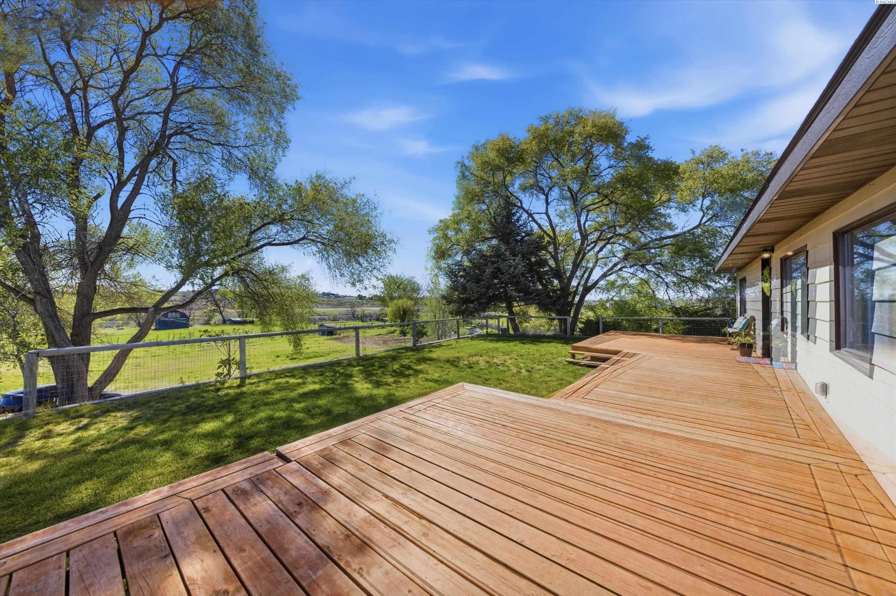 351 W Eltopia West