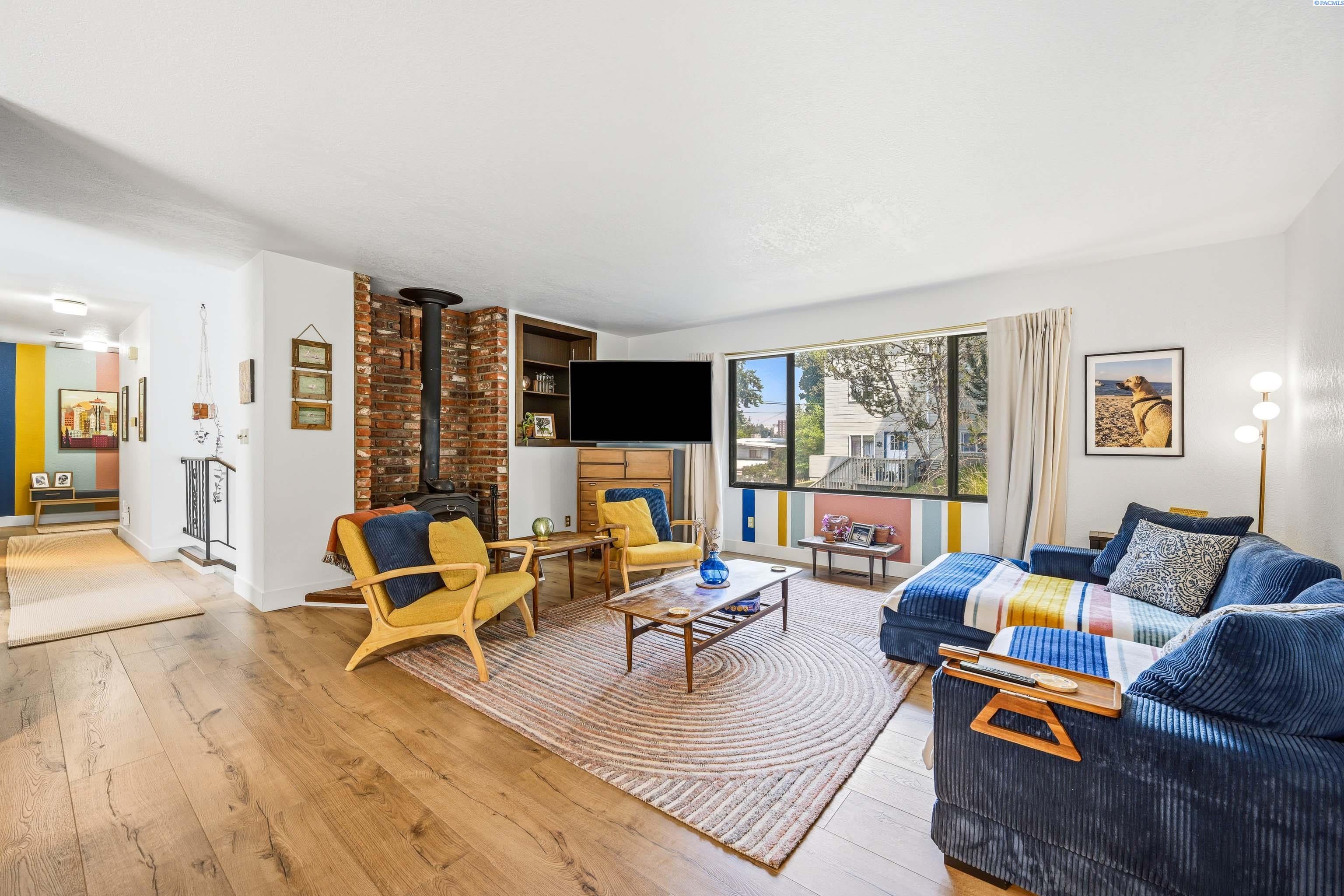 IDX 4 625 SE Highland Way