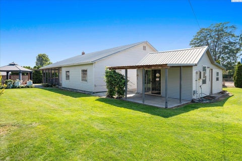 Photo of 1104 Rd 40, Pasco, WA 99301 (MLS # 296386)