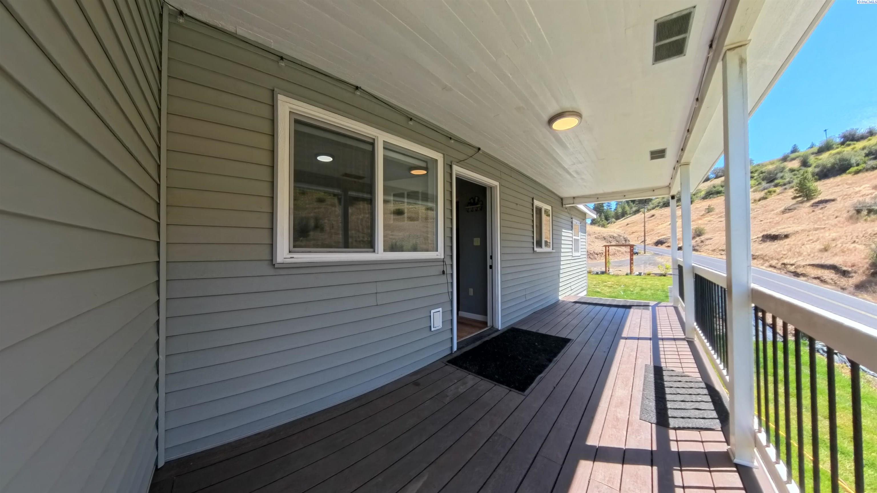 IDX 4 207 E Canyon St