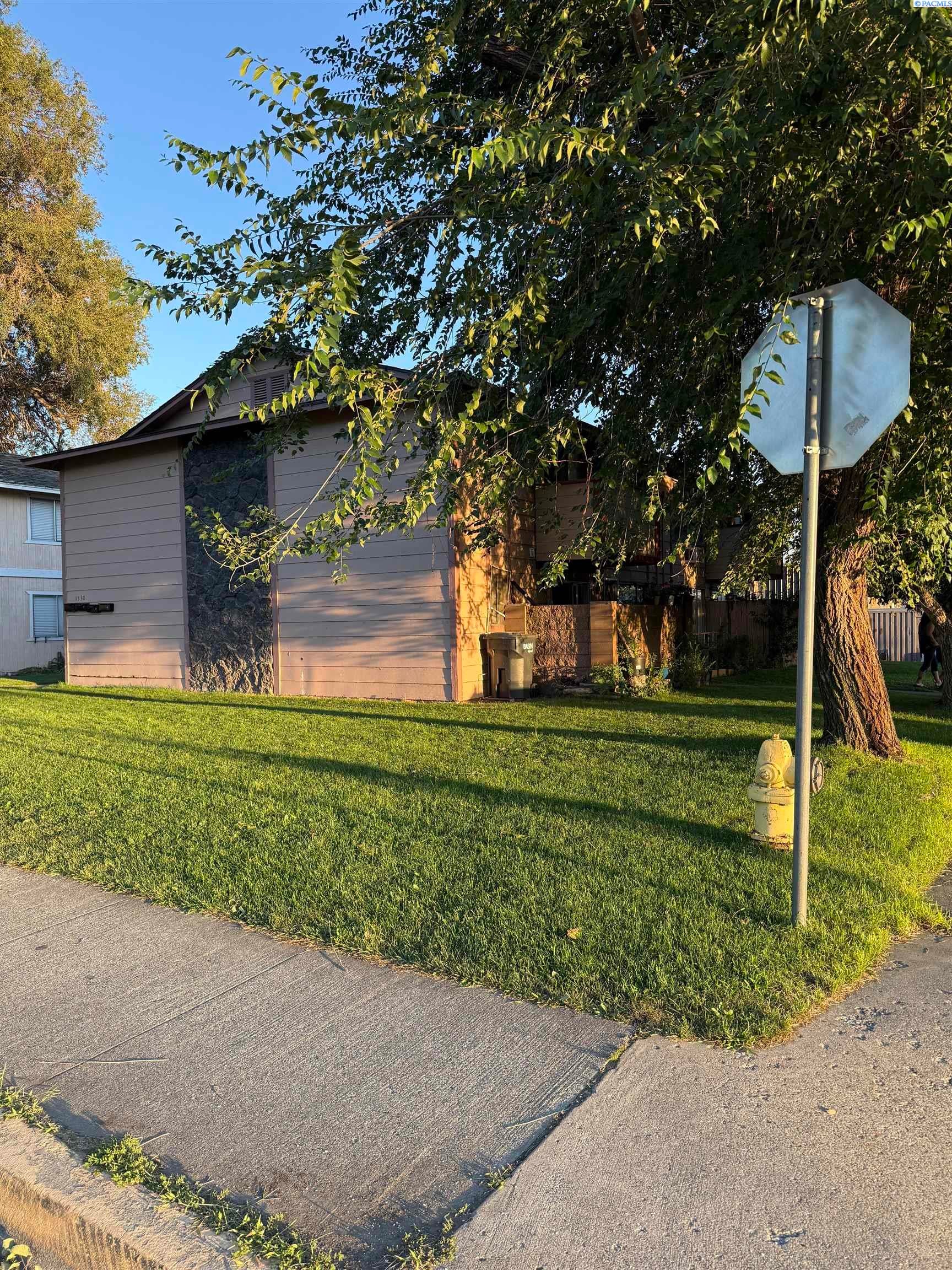 IDX 2 1530 W Clark ST