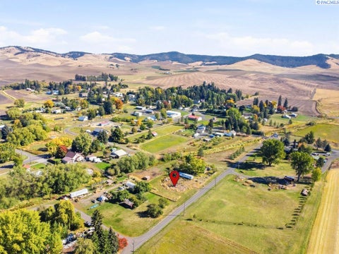 Photo of 203 W Lincoln St, Farmington, WA 99128 (MLS # 297137)
