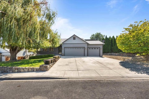 Photo of 215 W 53rd AVE, Kennewick, WA 99337 (MLS # 296037)