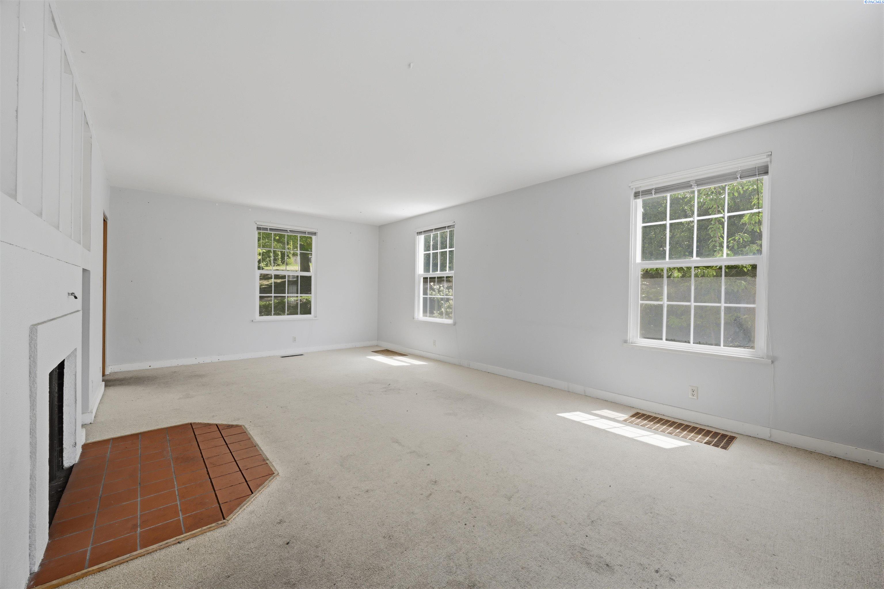 IDX 4 1055 NE Indiana Street