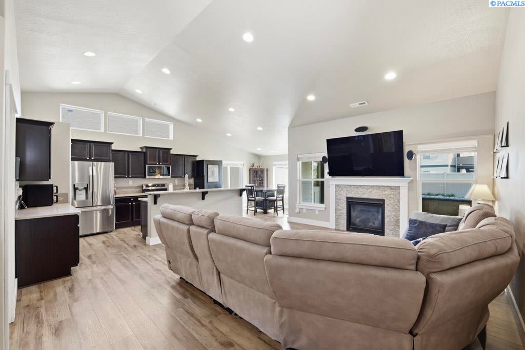 670 SW Wheat Ridge Dr