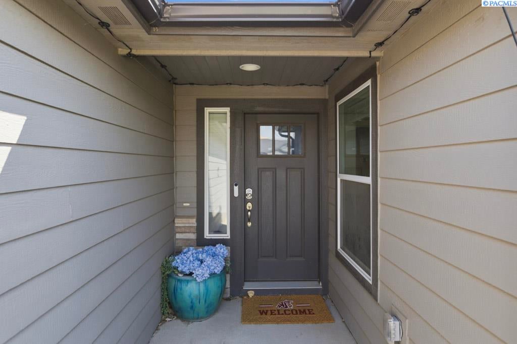 670 SW Wheat Ridge Dr