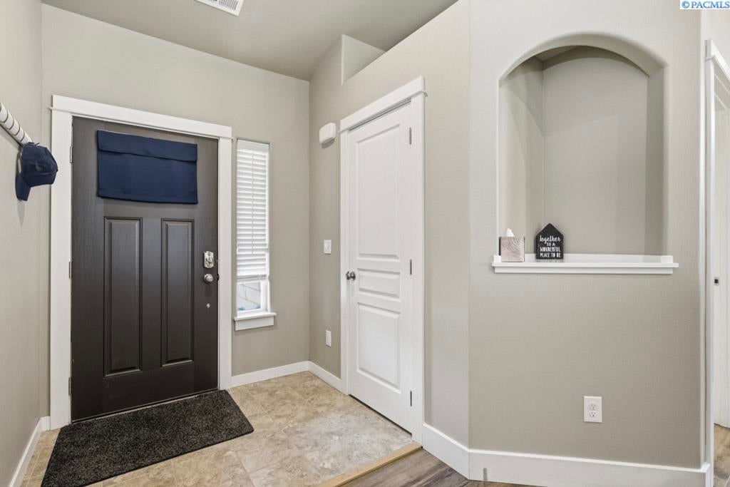 670 SW Wheat Ridge Dr