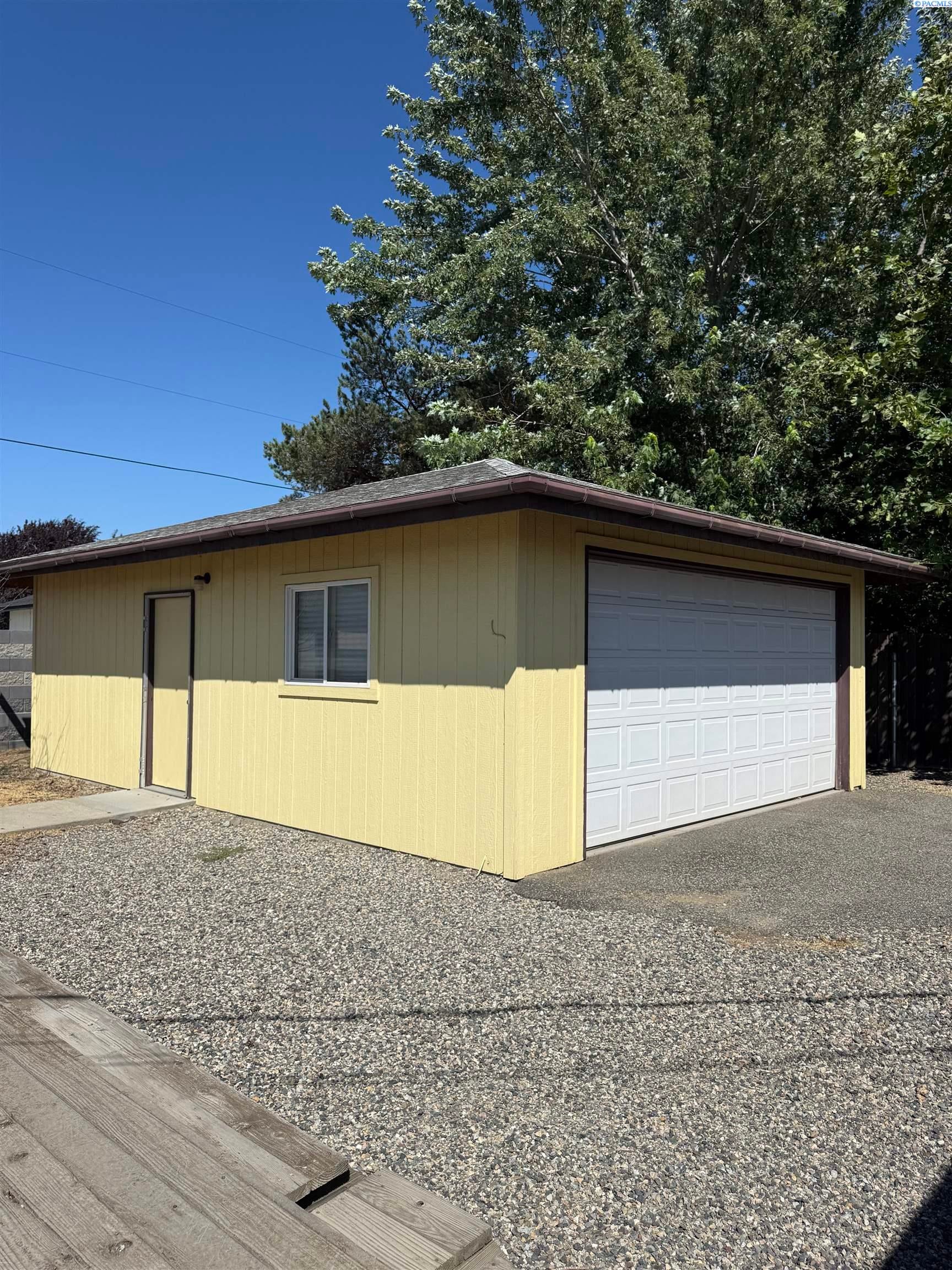 IDX 2 3903 W Nixon St