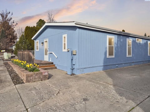 Photo of 112 NW Glenhaven Drive, Pullman, WA 99163 (MLS # 295579)