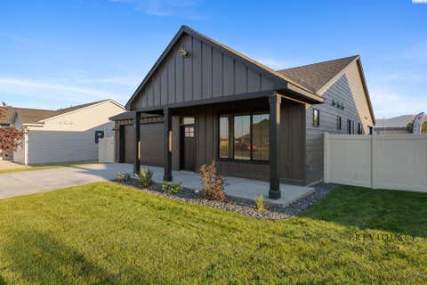 Photo of 411 Sapphire Ave, Grandview, WA 98930 (MLS # 295451)