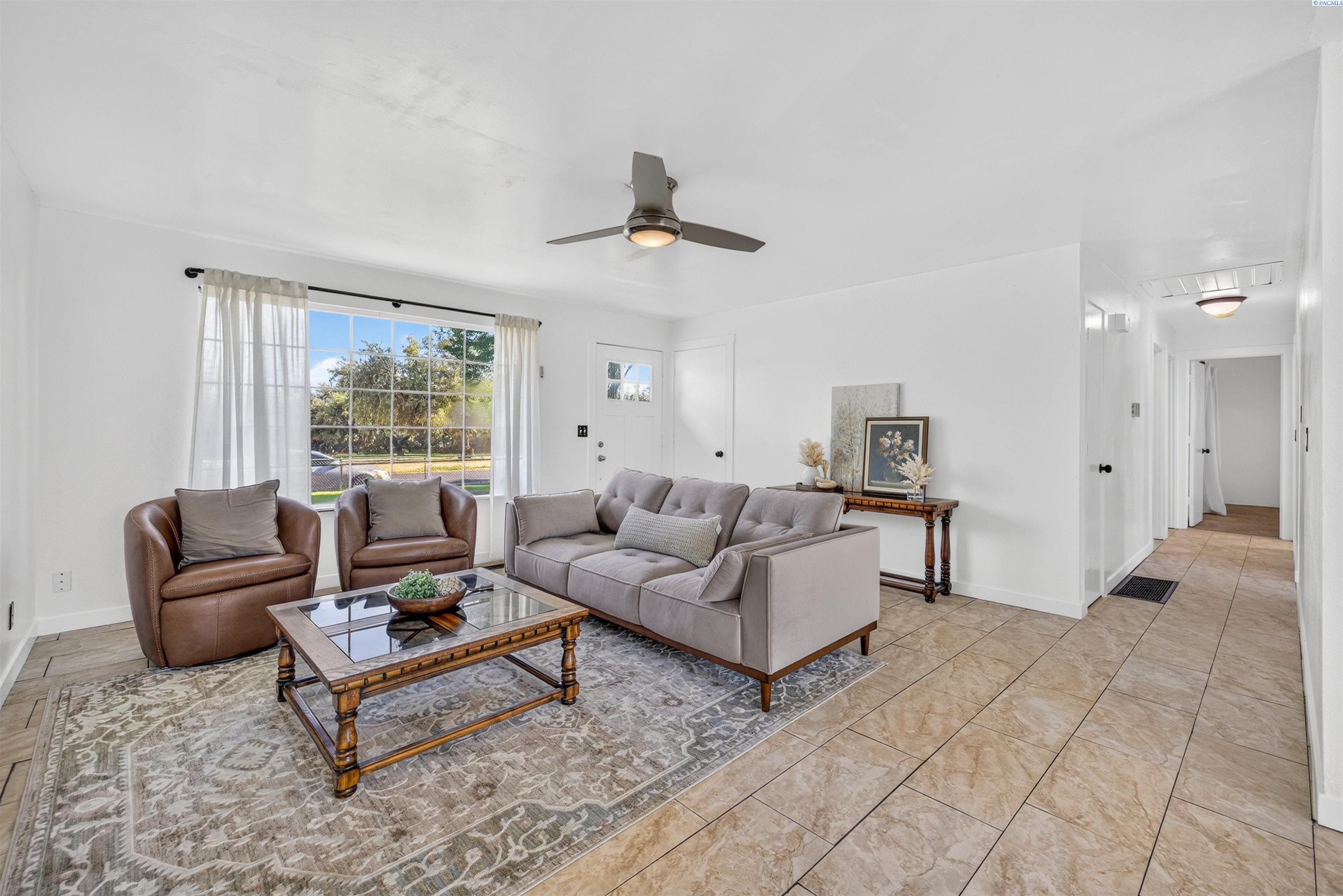 3613 W Havstad