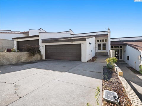 Photo of 2009 Fairway Dr, Richland, WA 99352 (MLS # 296879)