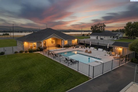 Photo of 2477 Hanson Loop, Burbank, WA 99323 (MLS # 296263)