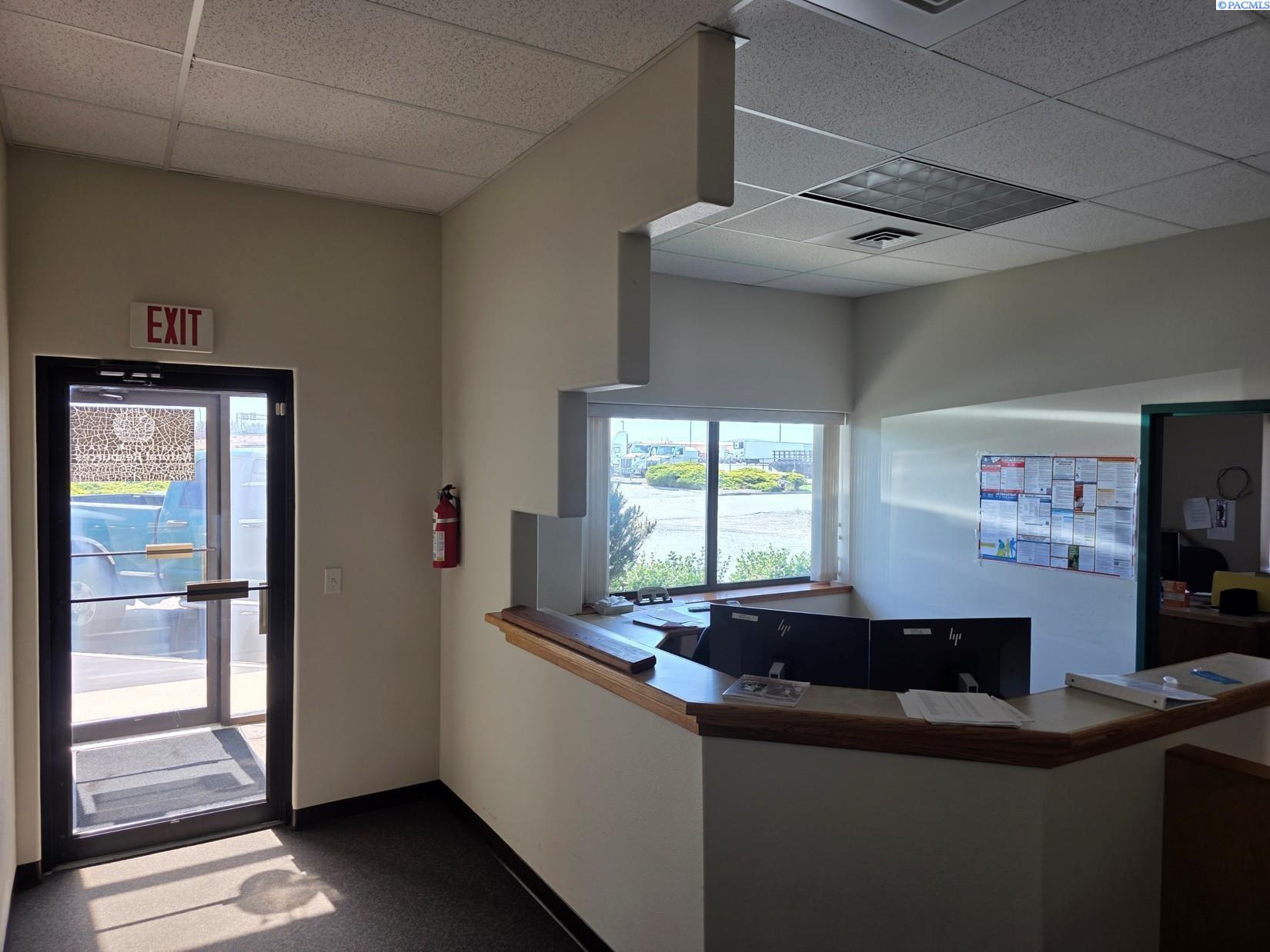 IDX 1 2407 N Commercial Ave. A+C