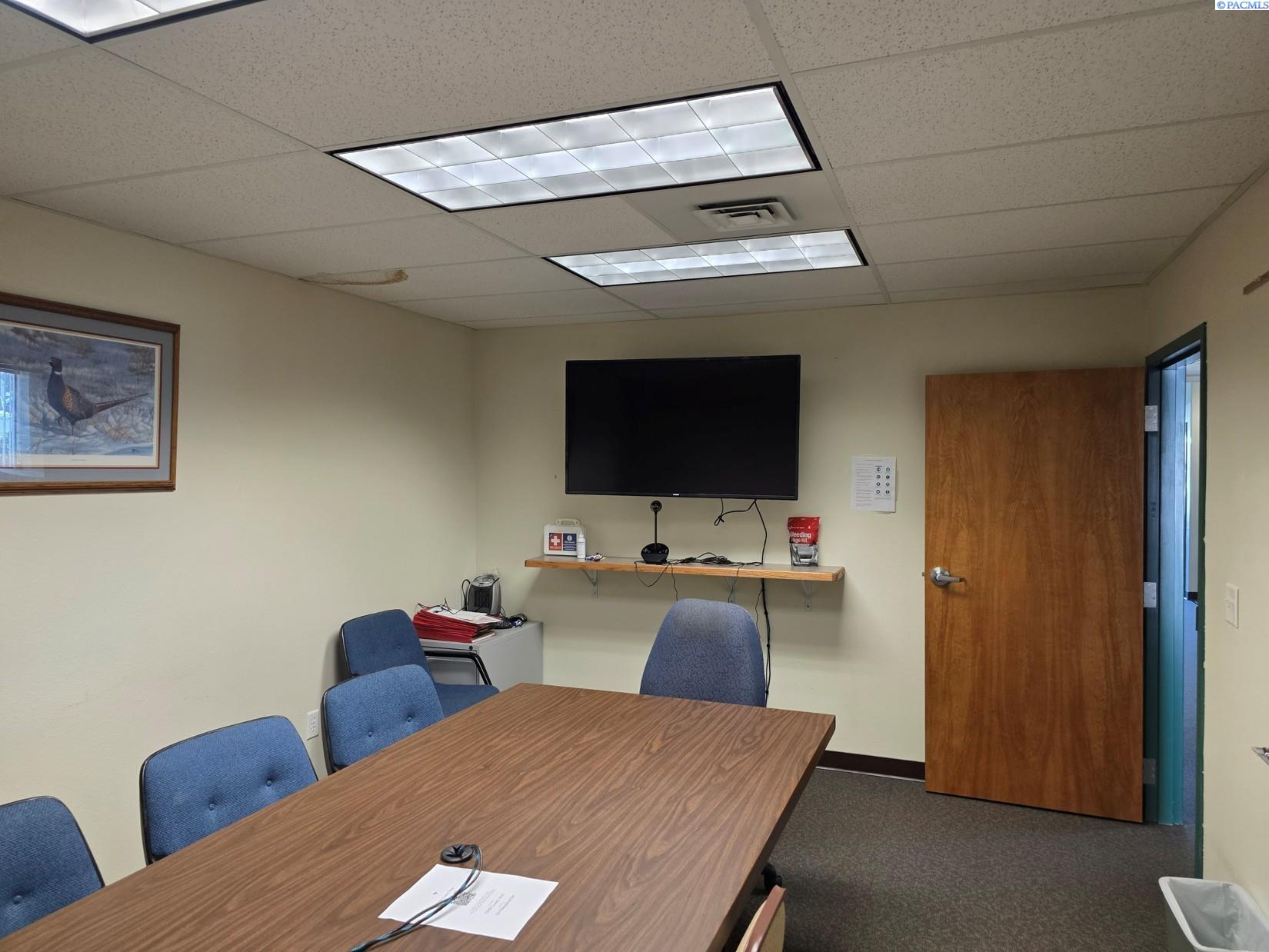 IDX 2 2407 N Commercial Ave. A+C