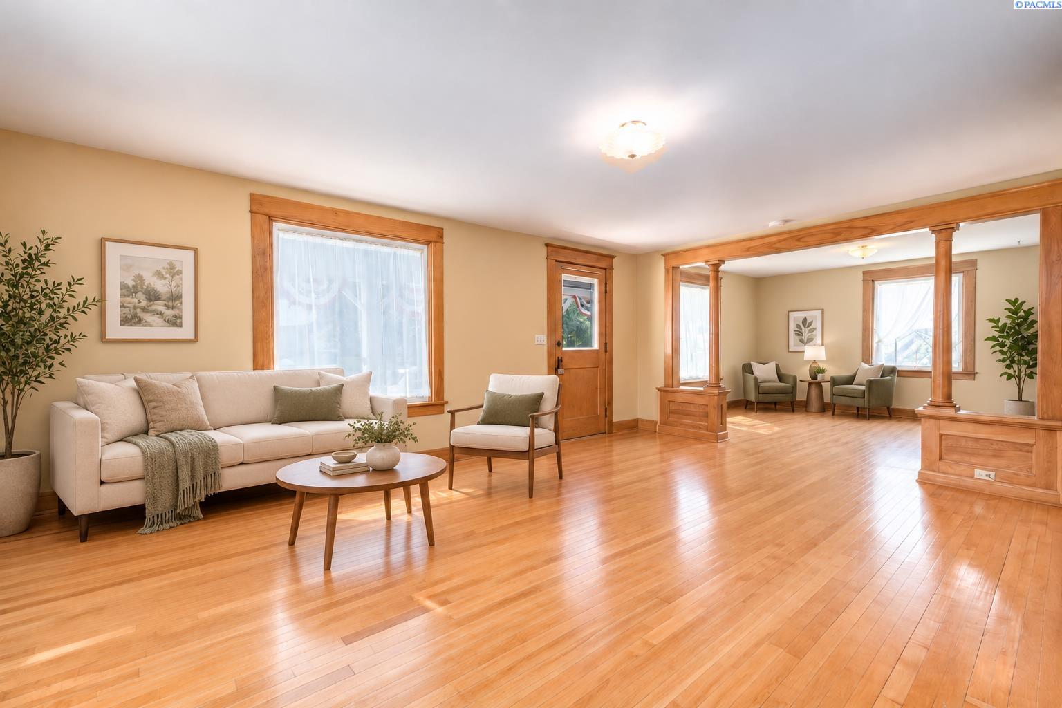 IDX 1 1008 S Lake St