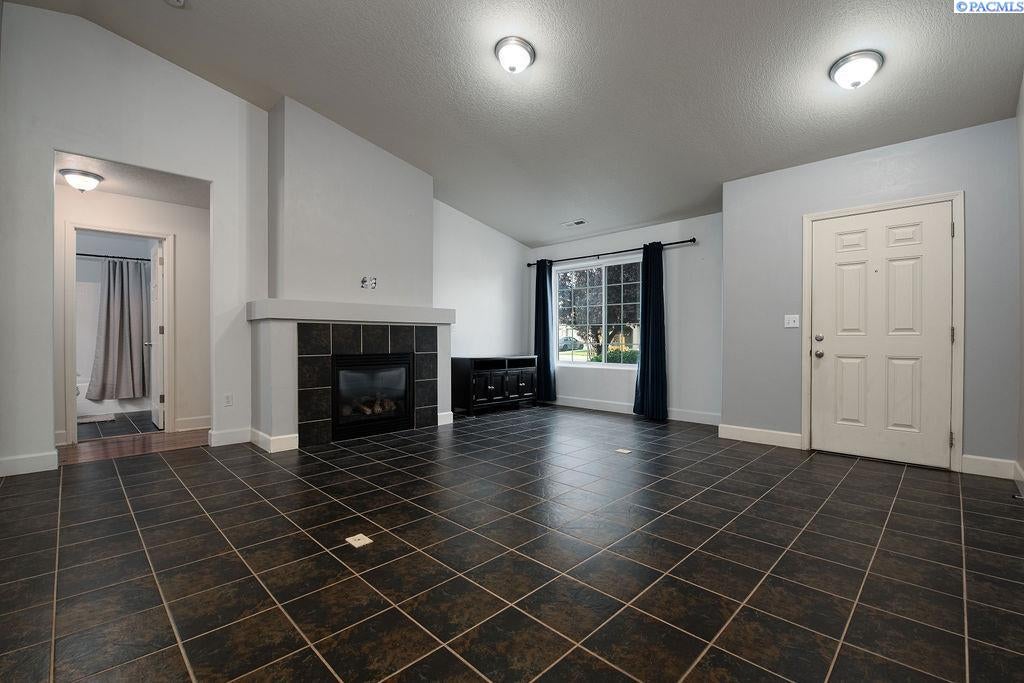 IDX 3 4412 Monterey Dr