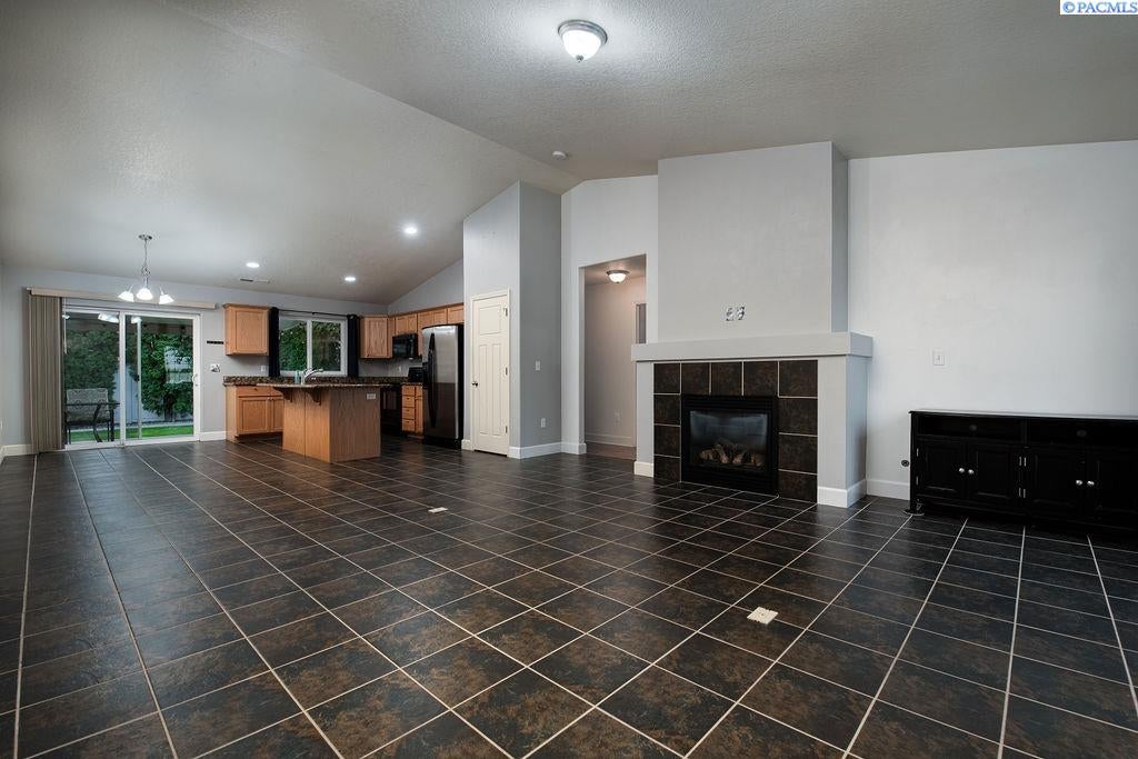 IDX 4 4412 Monterey Dr