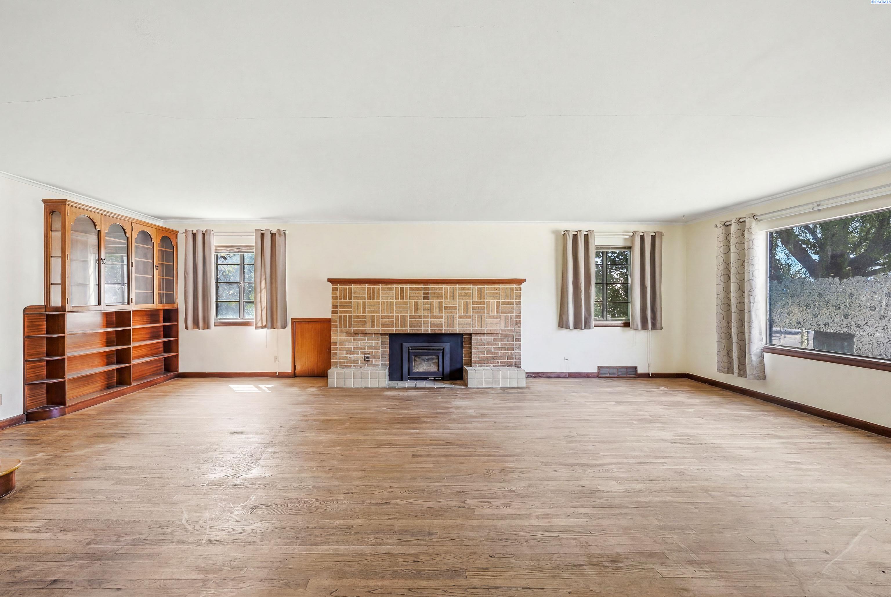 303 W Steptoe Ave