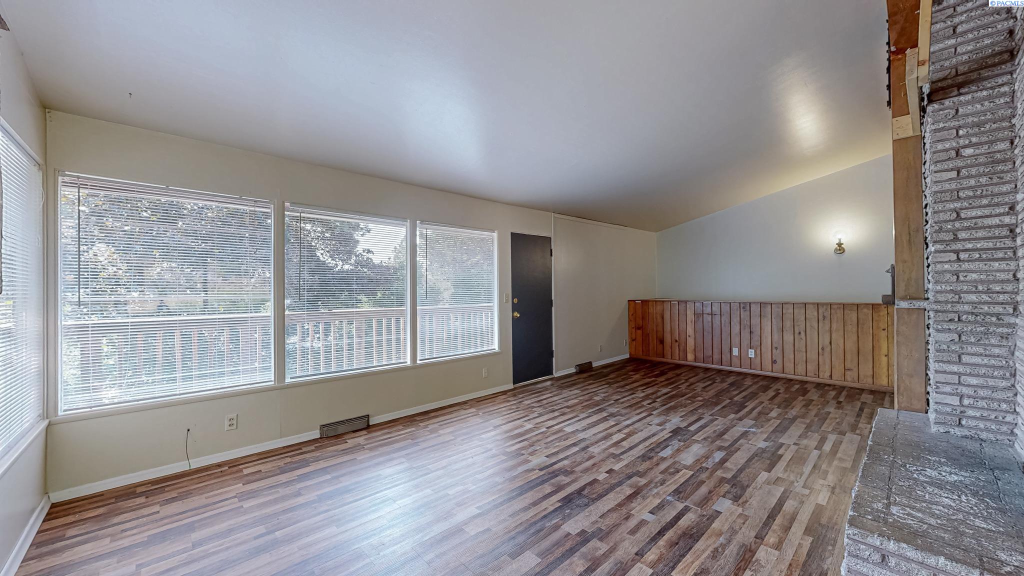 IDX 2 1645 NE Lower Drive