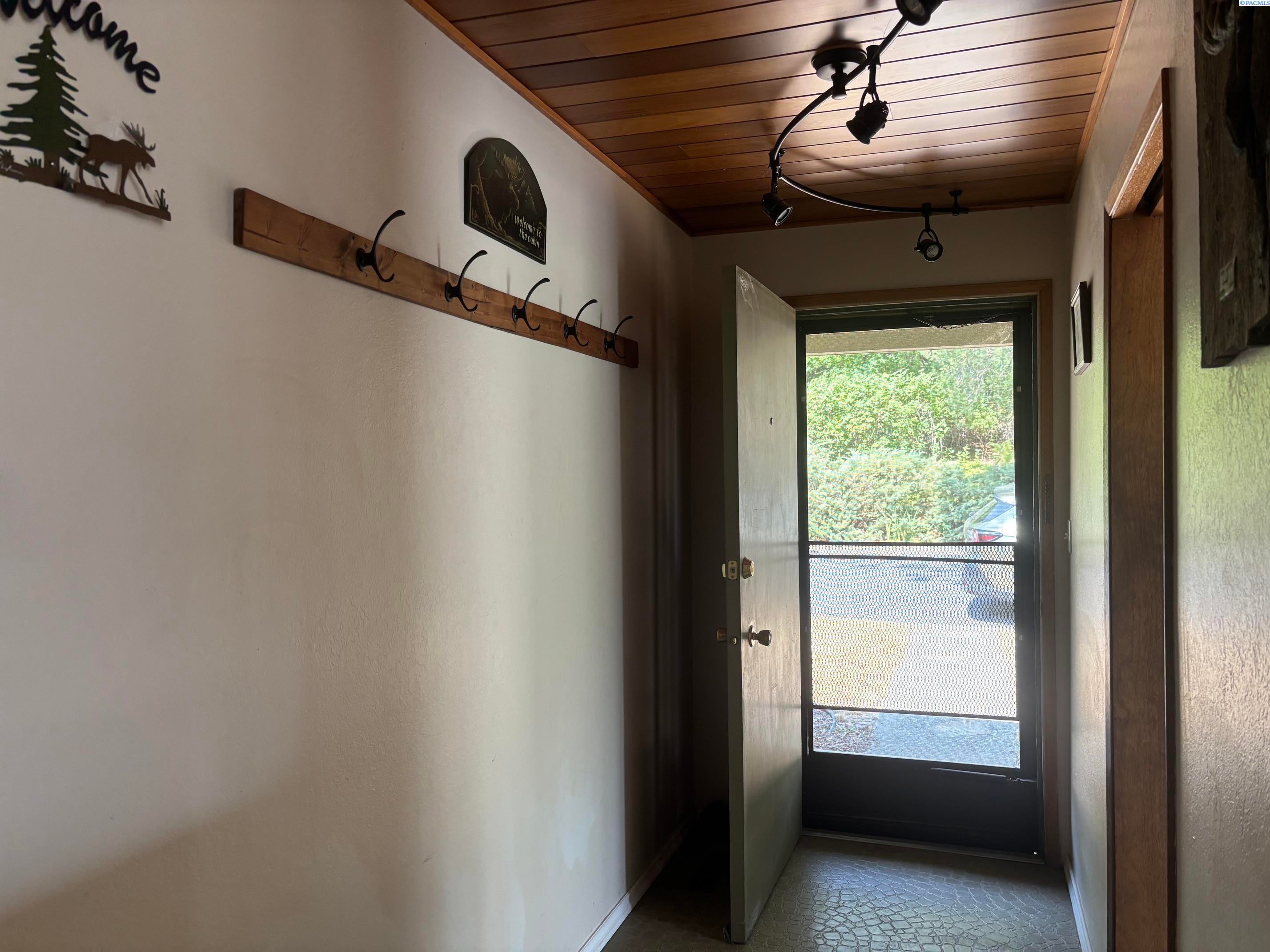 IDX 1 405 NW Dack Ct