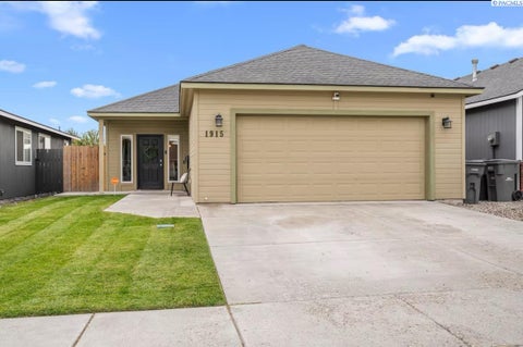 Photo of 1915 S Neel St, Kennewick, WA 99338 (MLS # 297243)