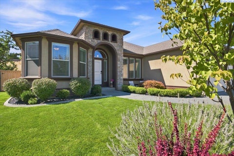 Photo of 2337 Copperhill St, Richland, WA 99354 (MLS # 296074)