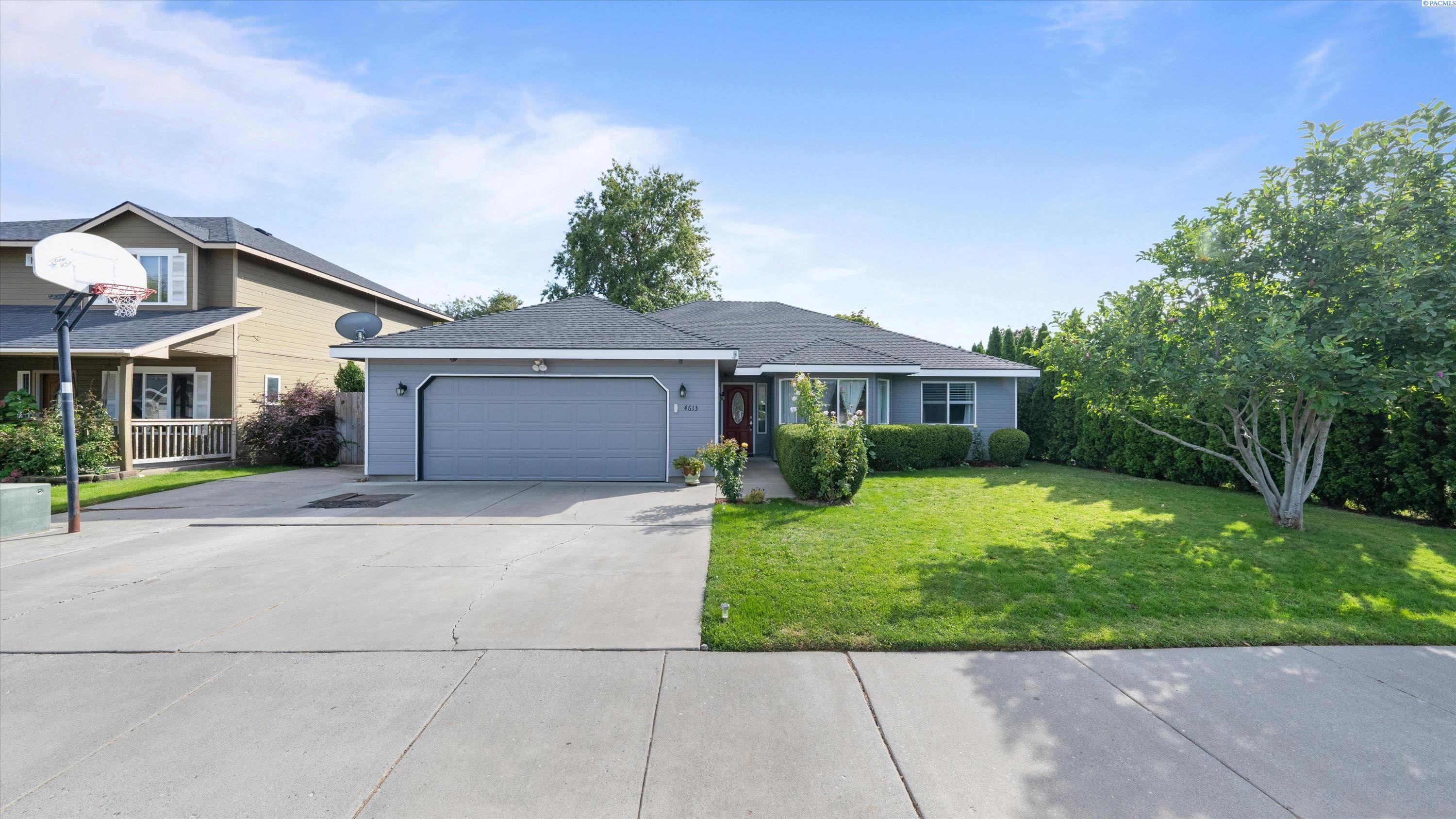 4613 W Grand Ronde Ave - Photo 2