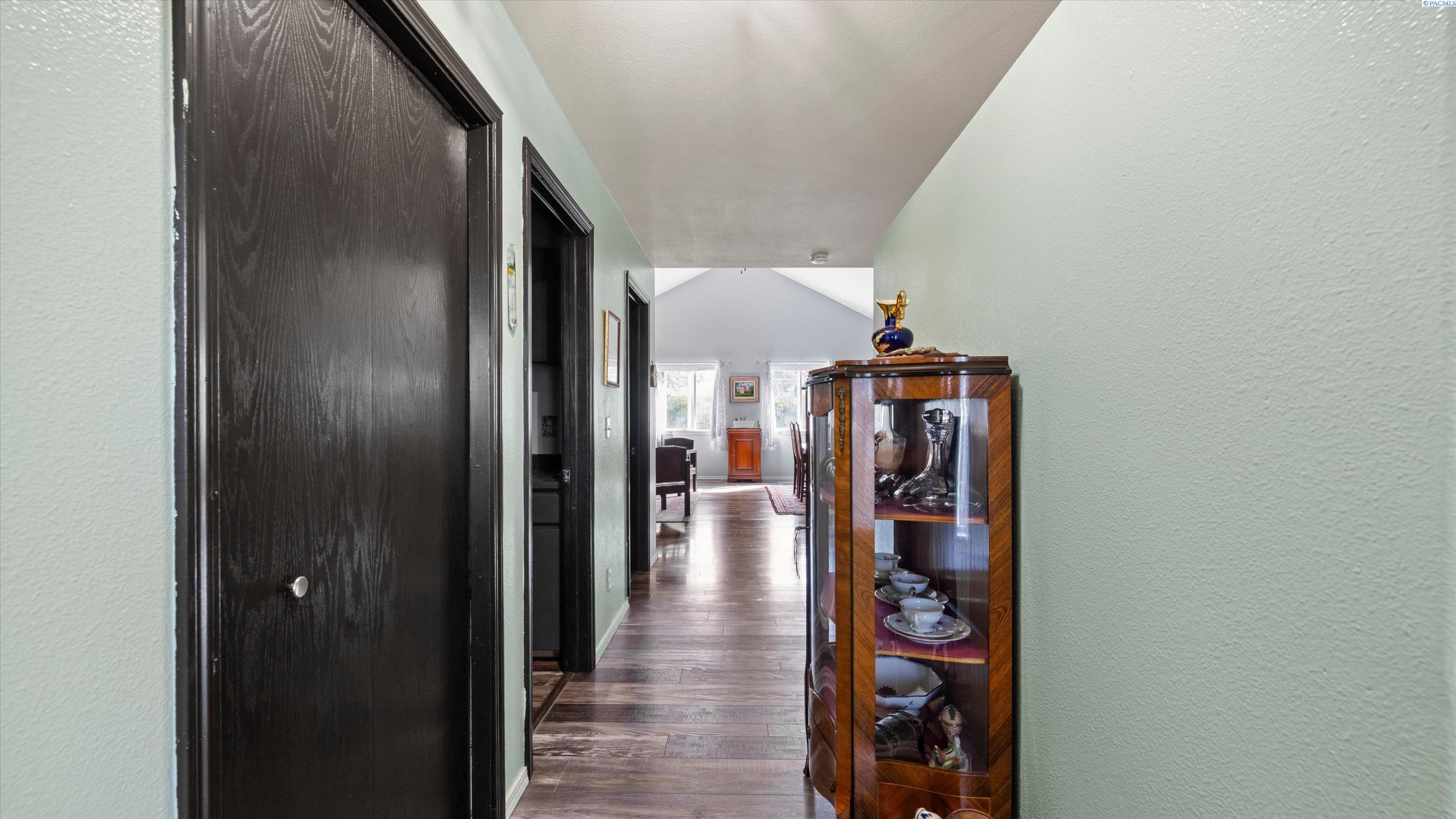4613 W Grand Ronde Ave - Photo 4