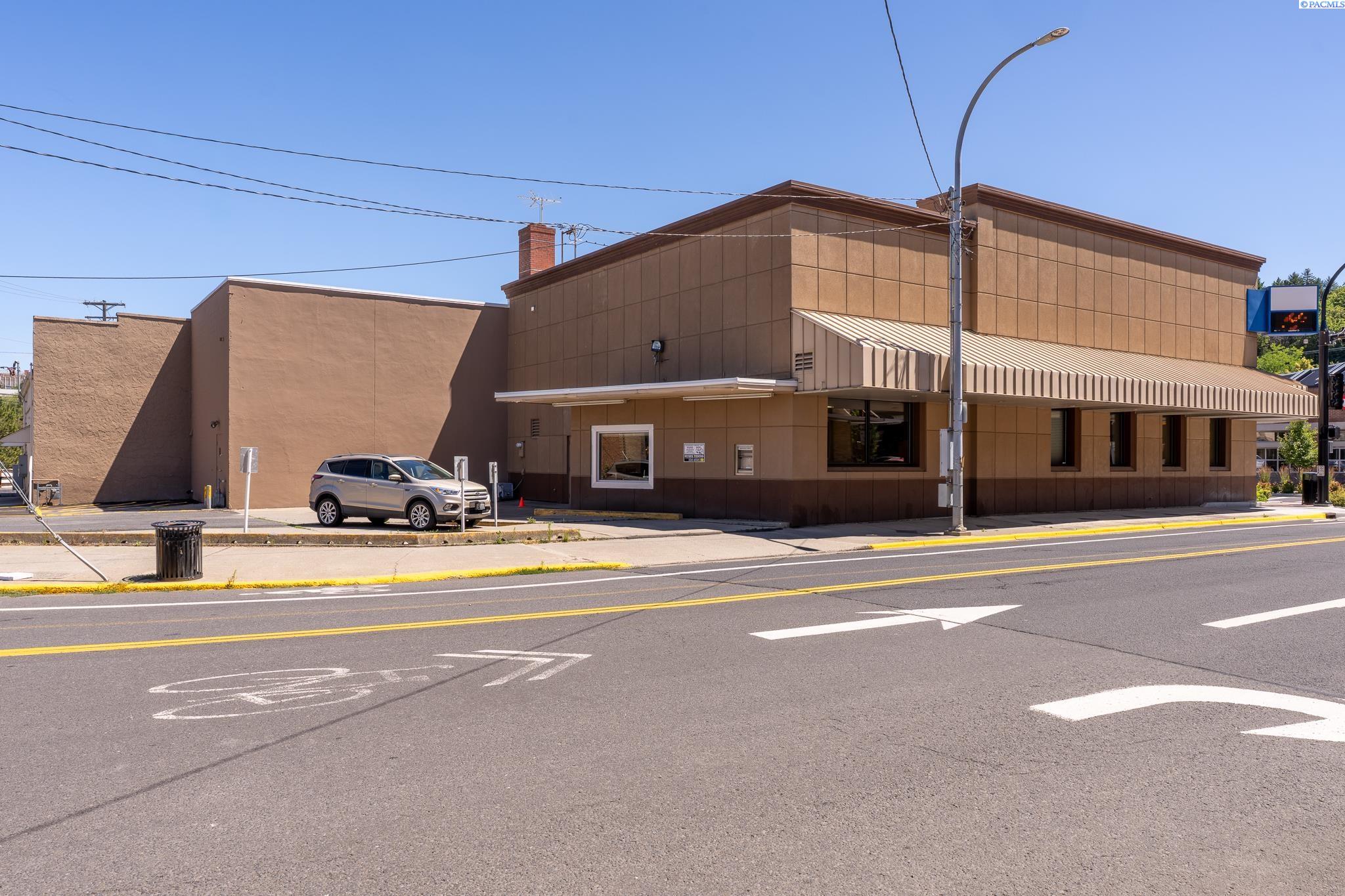 300 E Main St